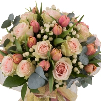 Buchet din 15, Trandafiri, Roz, Trandafir, 20, Lalele, Lalea, 10, Hypericum, Alb, Verdeață 3